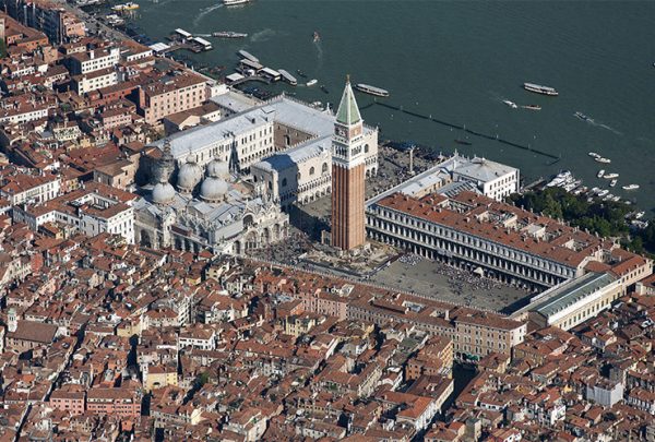 ********: Venezia - piazza San Marco - Basilica San Marco; piazza San Marco vista da nord ovest Venice ******** *** Permission for usage must be provided in writing from Scala.